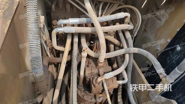 回转马达和主控阀（整机外观）