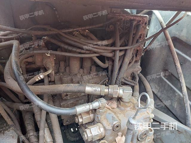 回转马达和主控阀（整机外观）