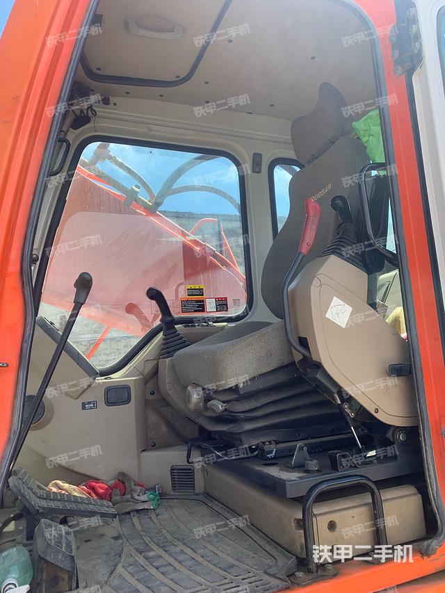 驾驶室整体（整机外观）