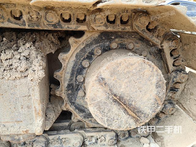 单侧履带整体(整机外观) 单侧履带整体(整机外观)