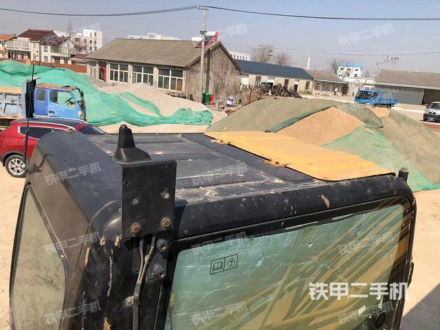 驾驶室顶部（整机外观）