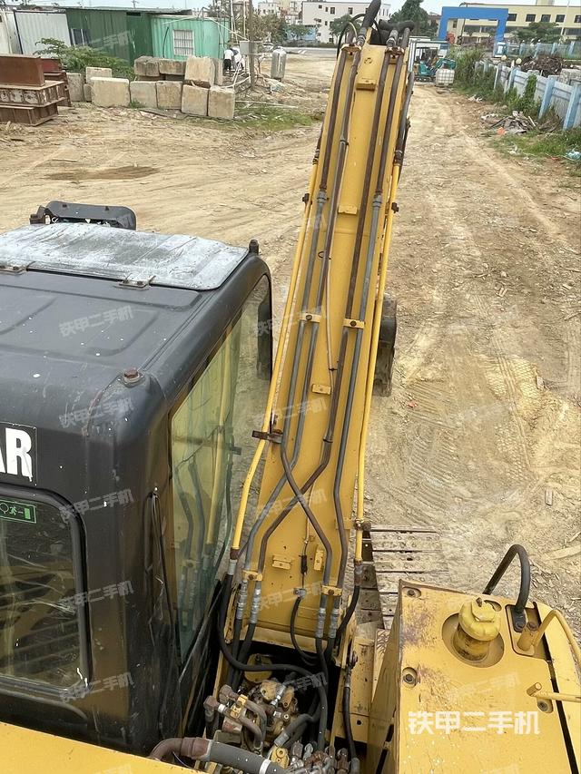 驾驶室顶部(整机外观) 驾驶室顶部(整机外观)