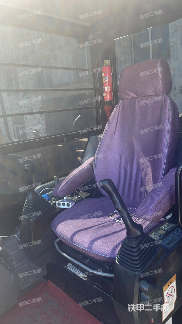 驾驶室整体（整机外观）