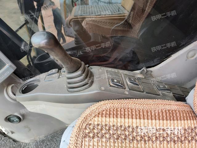 座椅右侧控制台/钥匙门/油门/含右手柄（驾驶室部分）