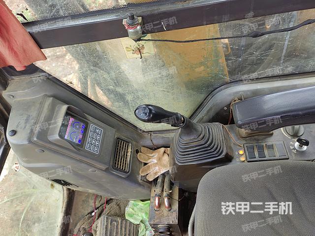 驾驶室整体(整机外观) 驾驶室整体(整机外观)