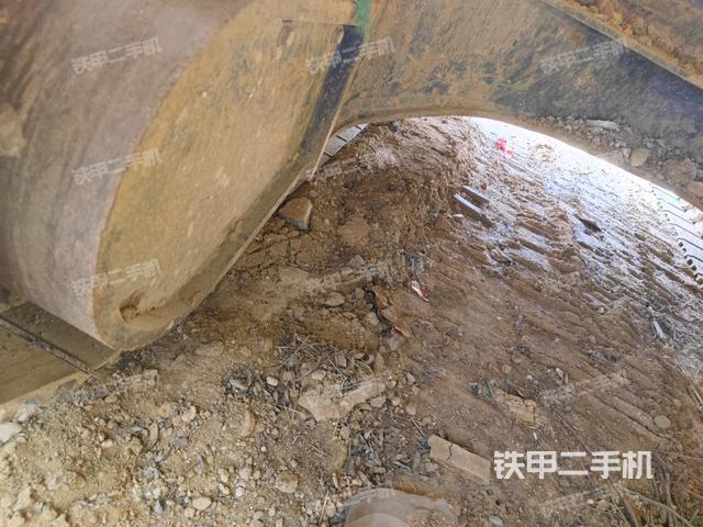 左驅(qū)動輪（行走機構(gòu)）