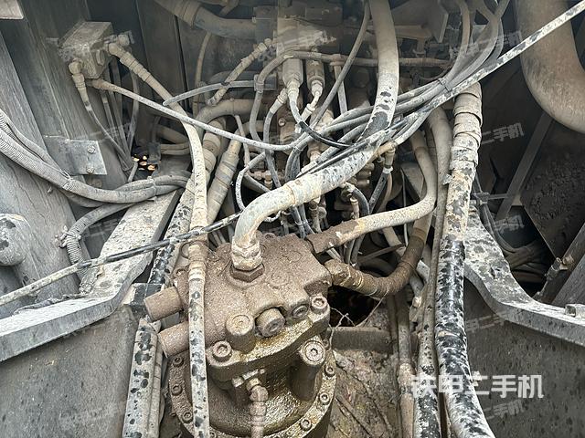 回转马达和主控阀（整机外观）