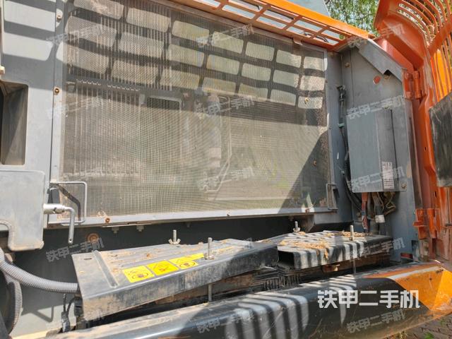 散熱器正面(大件艙室) 散熱器正面(大件艙室)