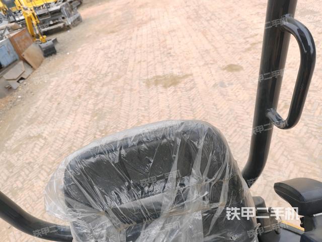 后窗玻璃角标（驾驶室部分）