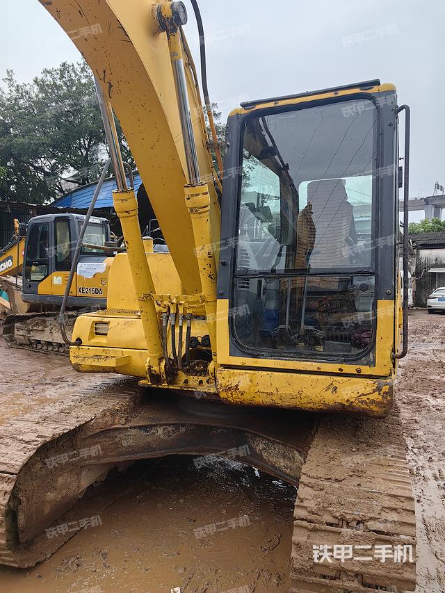 驾驶室顶部(整机外观) 驾驶室顶部(整机外观)