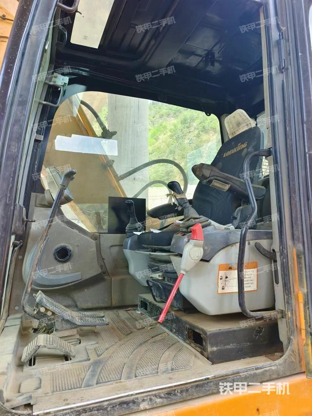 驾驶室顶部（整机外观）