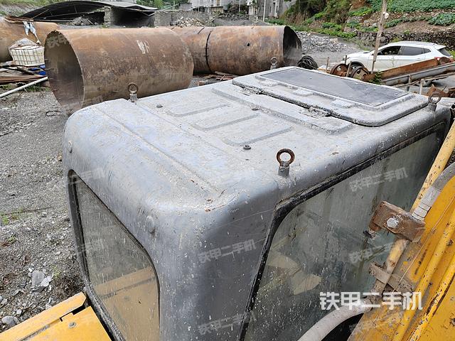 驾驶室顶部（整机外观）