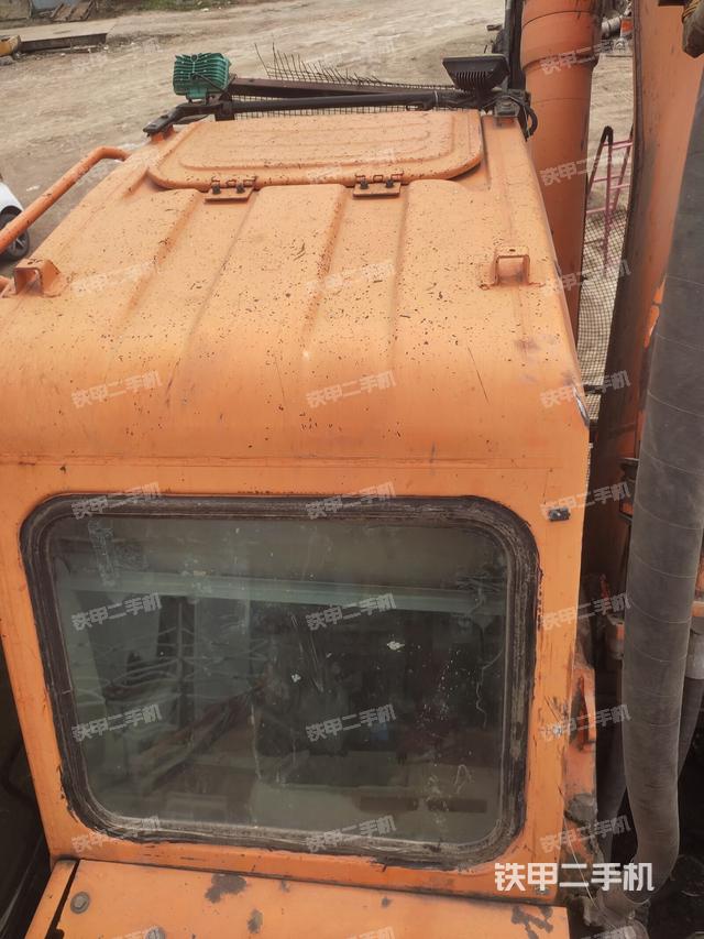 驾驶室顶部（整机外观）