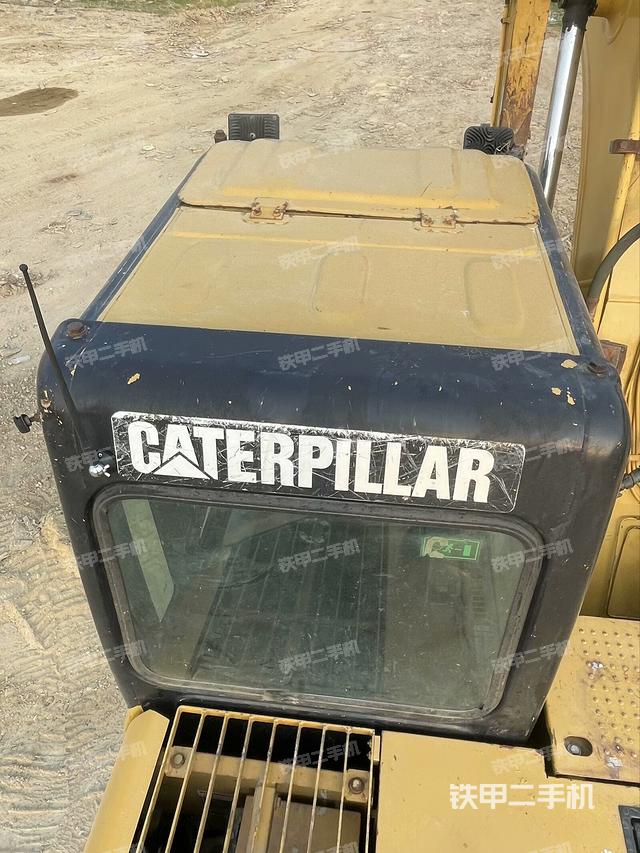 驾驶室顶部（整机外观）