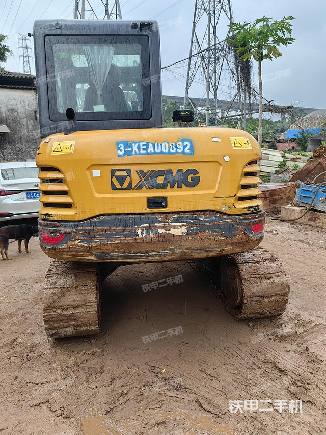 驾驶室顶部(整机外观) 驾驶室顶部(整机外观)