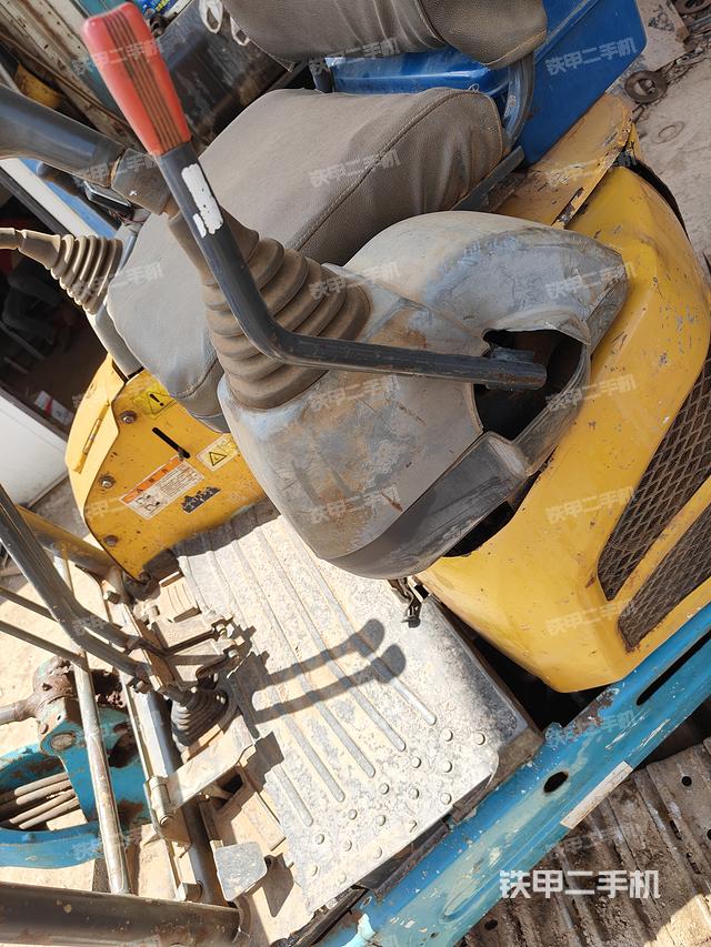 驾驶室顶部（整机外观）