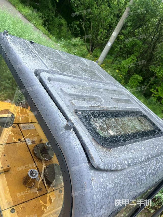 驾驶室顶部（整机外观）