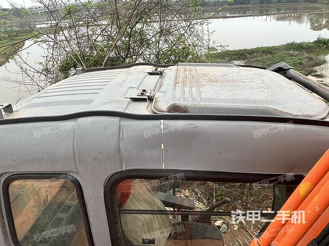 驾驶室顶部（整机外观）