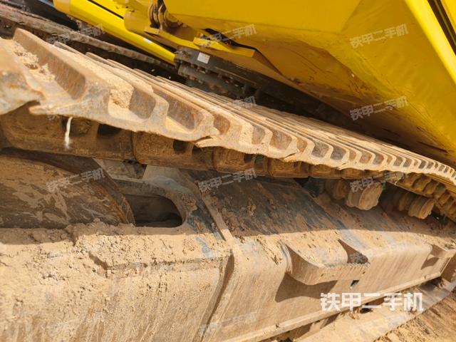 右驅(qū)動輪（行走機構(gòu)）