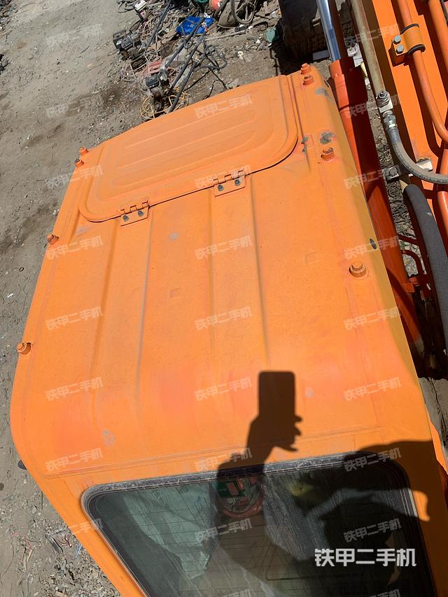 驾驶室顶部（整机外观）