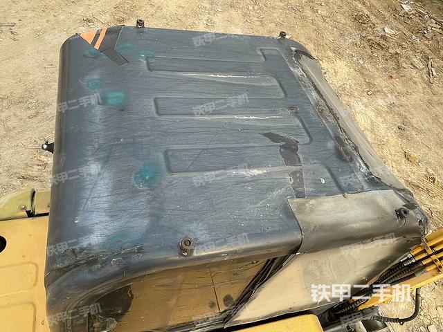 驾驶室顶部(整机外观) 驾驶室顶部(整机外观)