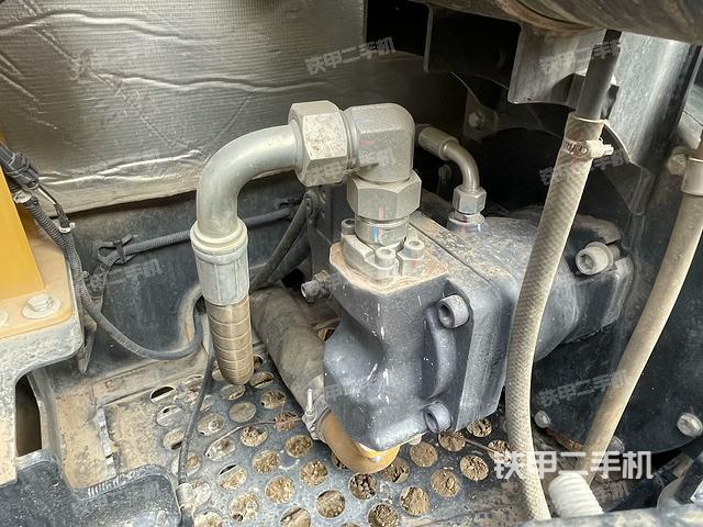 液压泵舱室正面整体(整机外观) 液压泵舱室正面整体(整机外观)