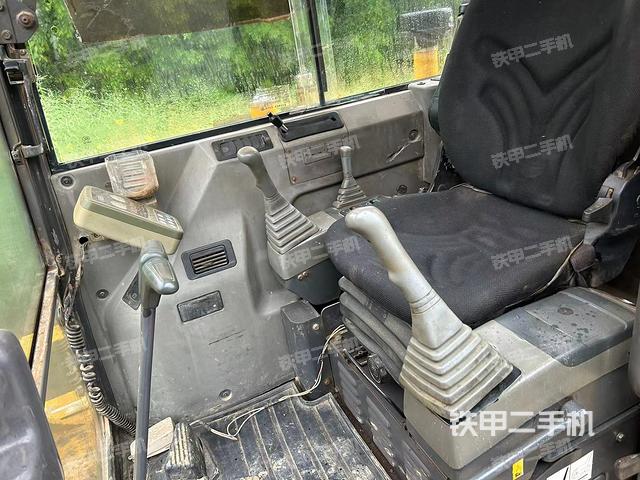 驾驶室整体（整机外观）