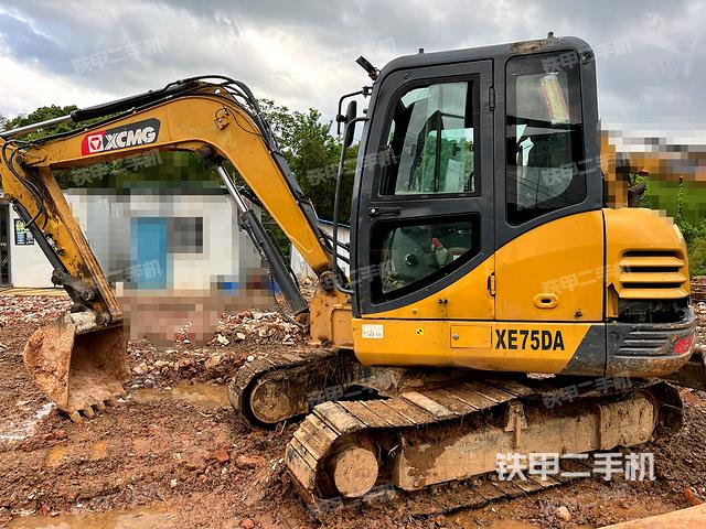 驾驶室顶部(整机外观) 驾驶室顶部(整机外观)