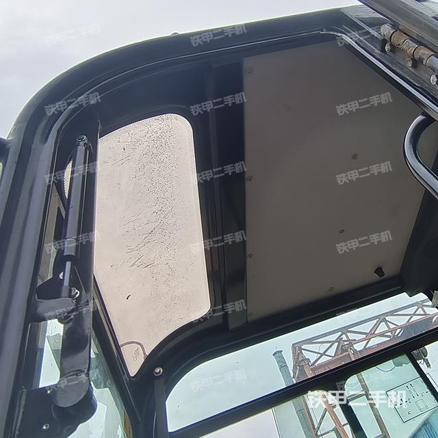 驾驶室顶部（整机外观）