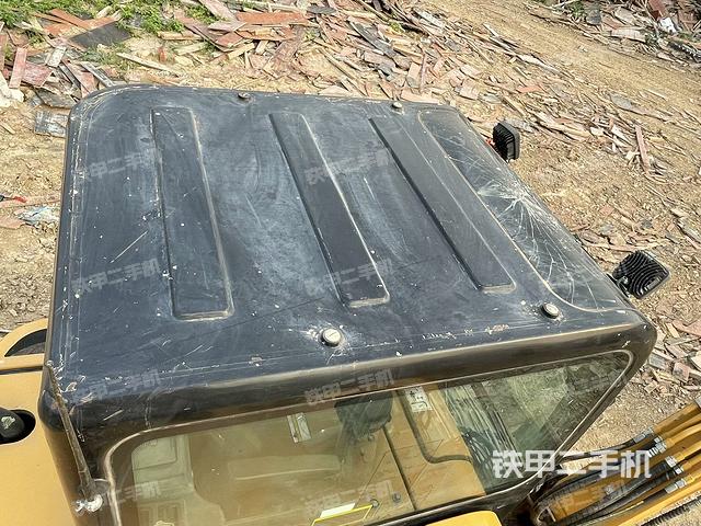 驾驶室顶部(整机外观) 驾驶室顶部(整机外观)