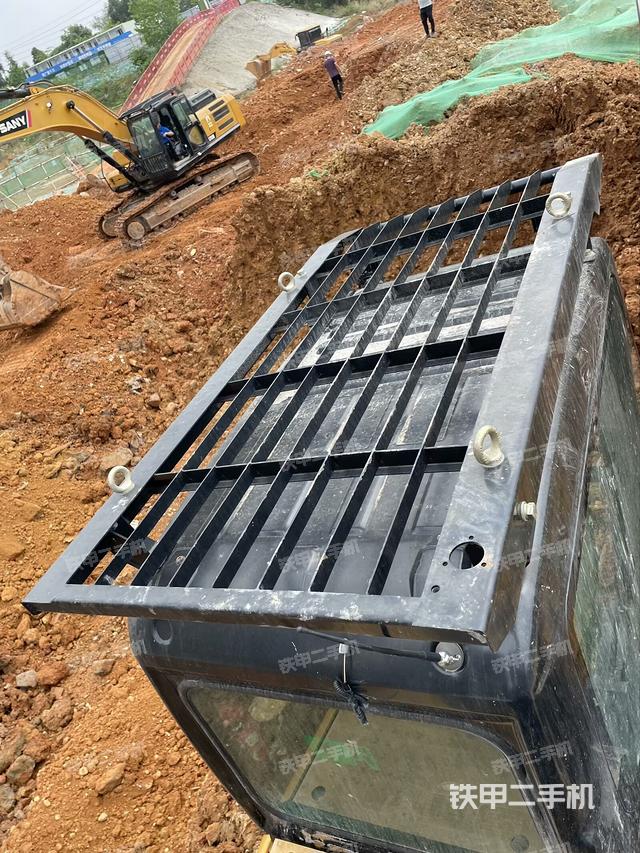 驾驶室顶部（整机外观）