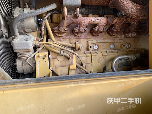 发动机右侧(整机外观及大件) 发动机右侧(整机外观及大件)