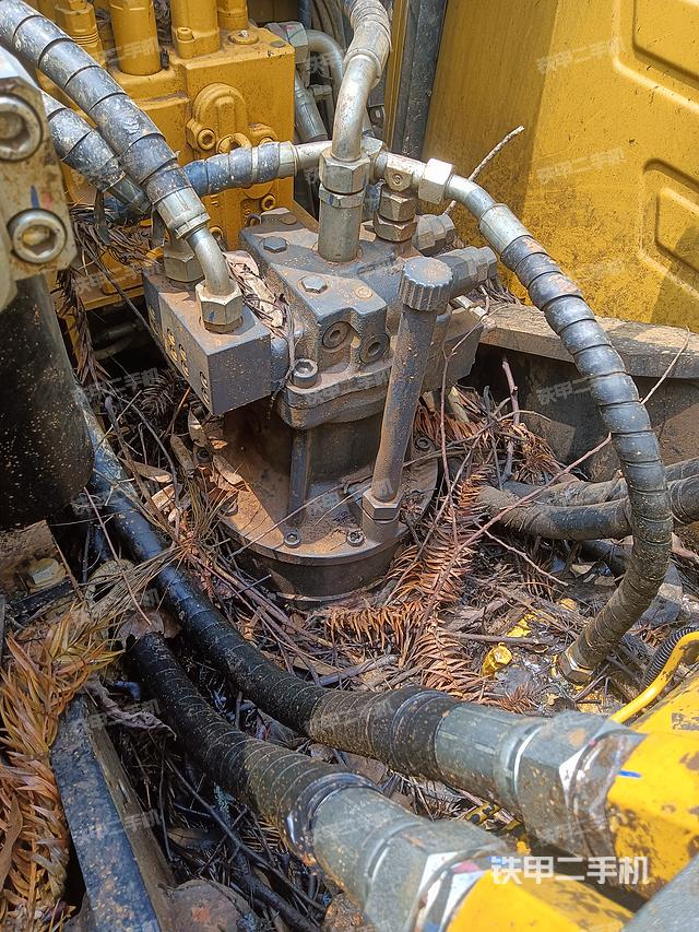 回转马达和主控阀（整机外观）