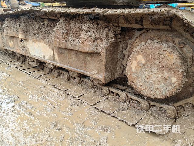 单侧履带整体(整机外观) 单侧履带整体(整机外观)