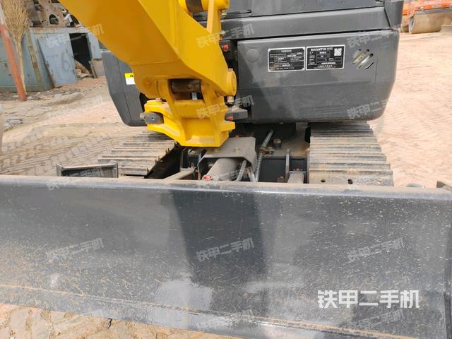 转盘和下车架正前（工作和回转装置）