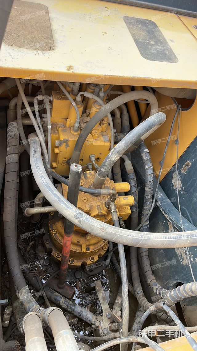 回转马达和主控阀（整机外观）