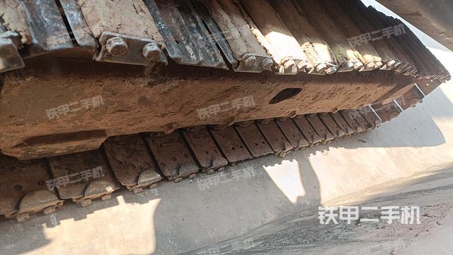 单侧履带整体(整机外观) 单侧履带整体(整机外观)