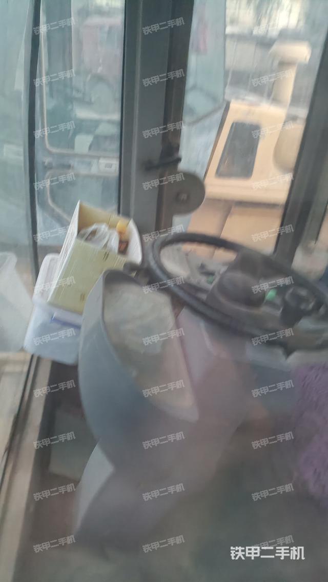 驾驶室操作台(设备外观及核心部件) 驾驶室操作台(设备外观及核心部件)