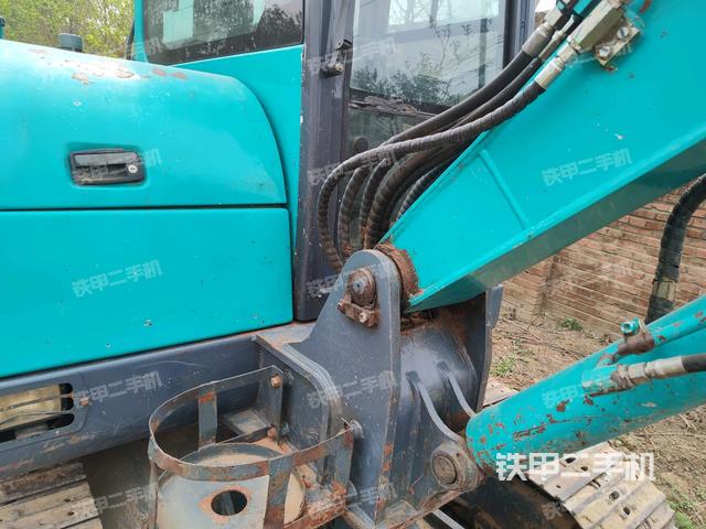 大臂根部?斜（工作和回轉(zhuǎn)裝置）