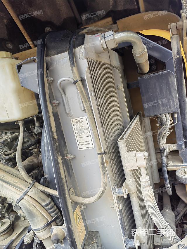 驾驶室整体(整机外观) 驾驶室整体(整机外观)