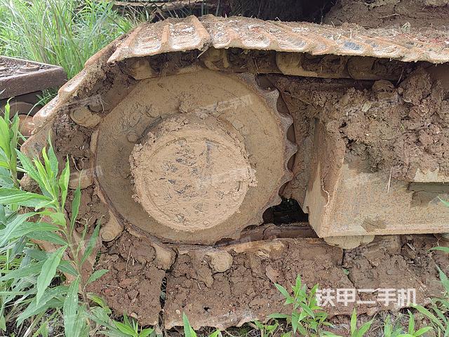 单侧履带整体(整机外观) 单侧履带整体(整机外观)