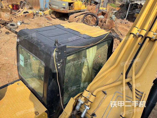 驾驶室顶部（整机外观）