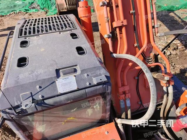 驾驶室顶部（整机外观）