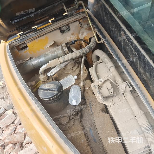 回转马达和主控阀（整机外观）