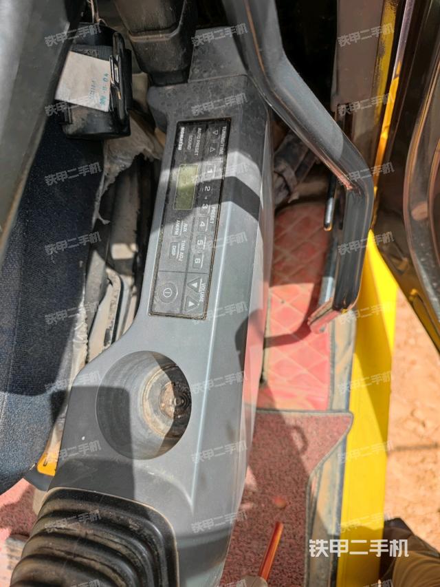 座椅右側(cè)控制臺/鑰匙門/油門/含右手柄（駕駛室部分）