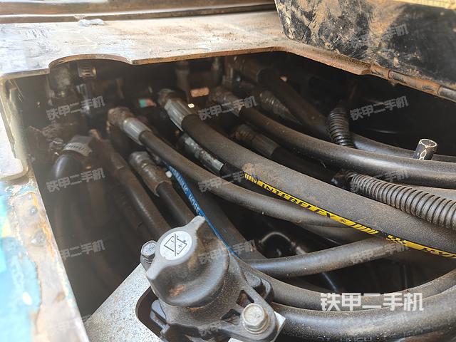 回转马达和主控阀（整机外观）