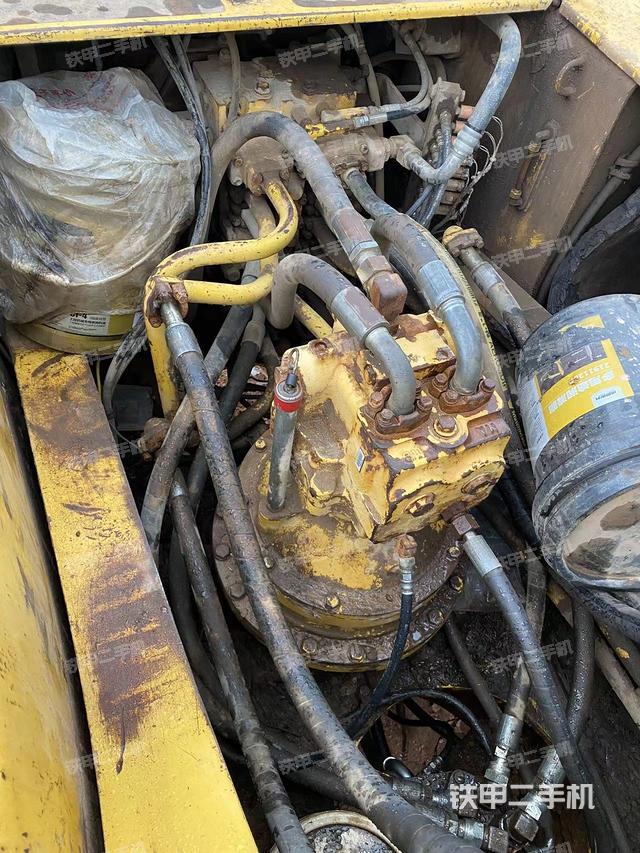 回转马达和主控阀（整机外观）