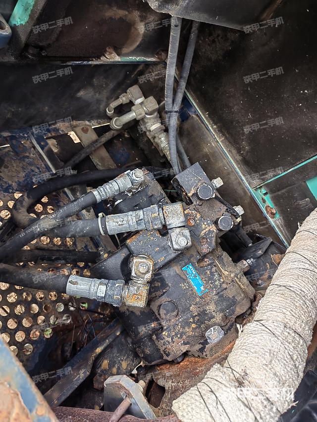 液压泵舱室正面整体(整机外观) 液压泵舱室正面整体(整机外观)