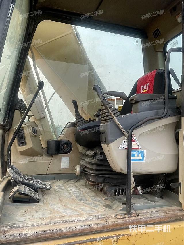 驾驶室整体(整机外观) 驾驶室整体(整机外观)