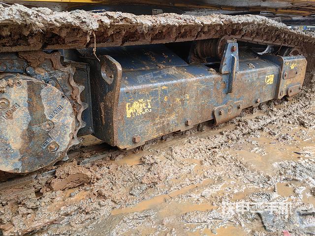 单侧履带整体(整机外观) 单侧履带整体(整机外观)